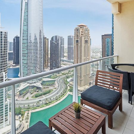Modern & Spacious 2-Bed Condo With Panoramic Lake Views, Dual Balconies, Steps From Dubai Jlt Metro By "La Buena Vida Holiday Homes" Bagian luar foto