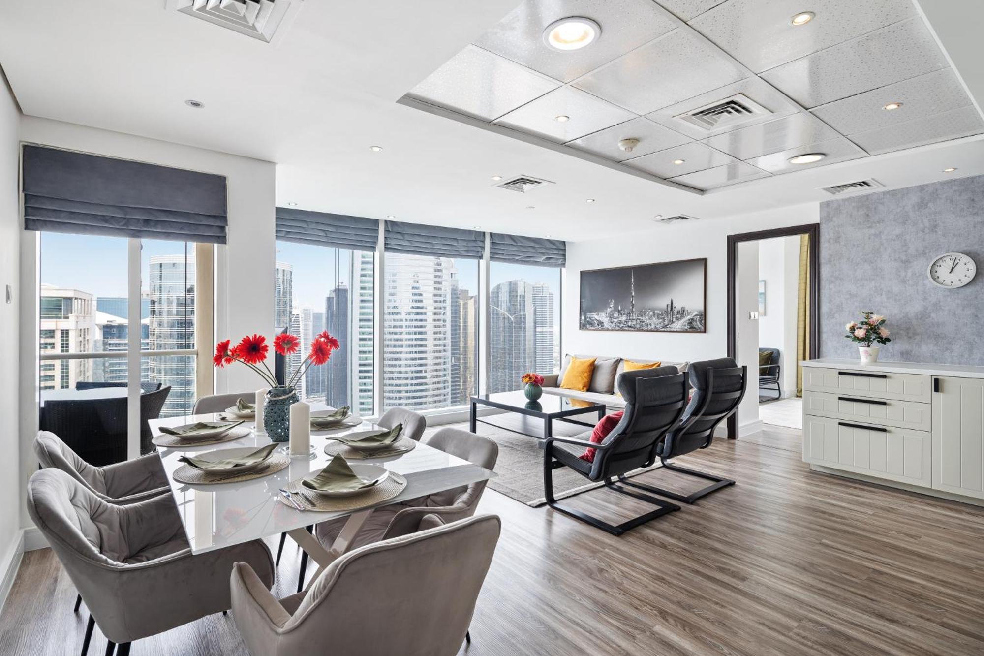 Modern & Spacious 2-Bed Condo With Panoramic Lake Views, Dual Balconies, Steps From Dubai Jlt Metro By "La Buena Vida Holiday Homes" Bagian luar foto
