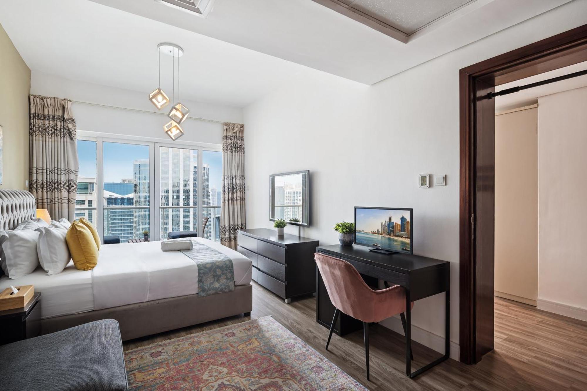 Modern & Spacious 2-Bed Condo With Panoramic Lake Views, Dual Balconies, Steps From Dubai Jlt Metro By "La Buena Vida Holiday Homes" Bagian luar foto