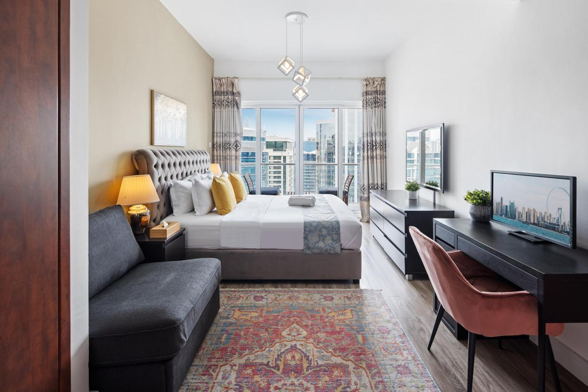 Modern & Spacious 2-Bed Condo With Panoramic Lake Views, Dual Balconies, Steps From Dubai Jlt Metro By "La Buena Vida Holiday Homes" Bagian luar foto