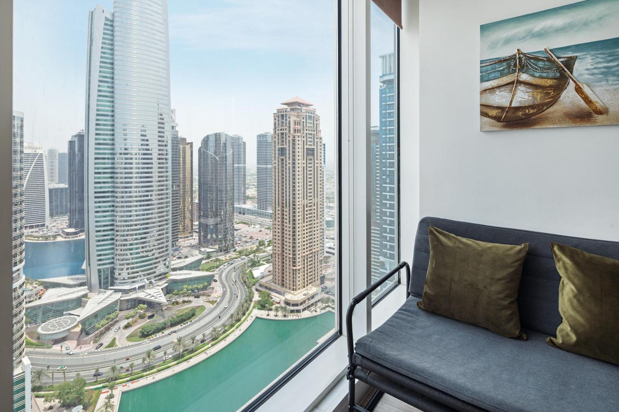 Modern & Spacious 2-Bed Condo With Panoramic Lake Views, Dual Balconies, Steps From Dubai Jlt Metro By "La Buena Vida Holiday Homes" Bagian luar foto