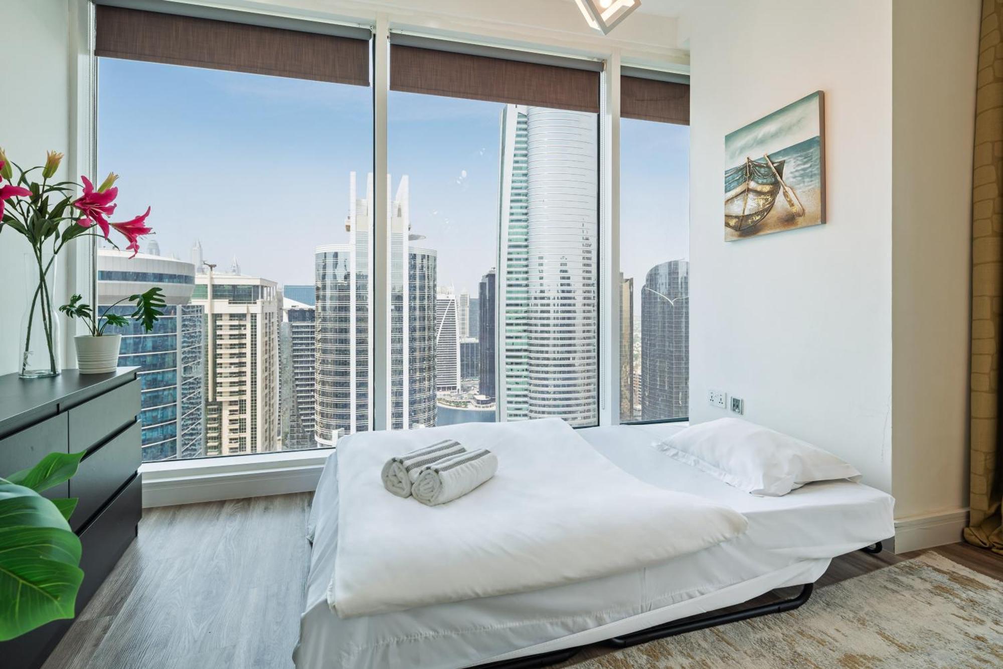 Modern & Spacious 2-Bed Condo With Panoramic Lake Views, Dual Balconies, Steps From Dubai Jlt Metro By "La Buena Vida Holiday Homes" Bagian luar foto