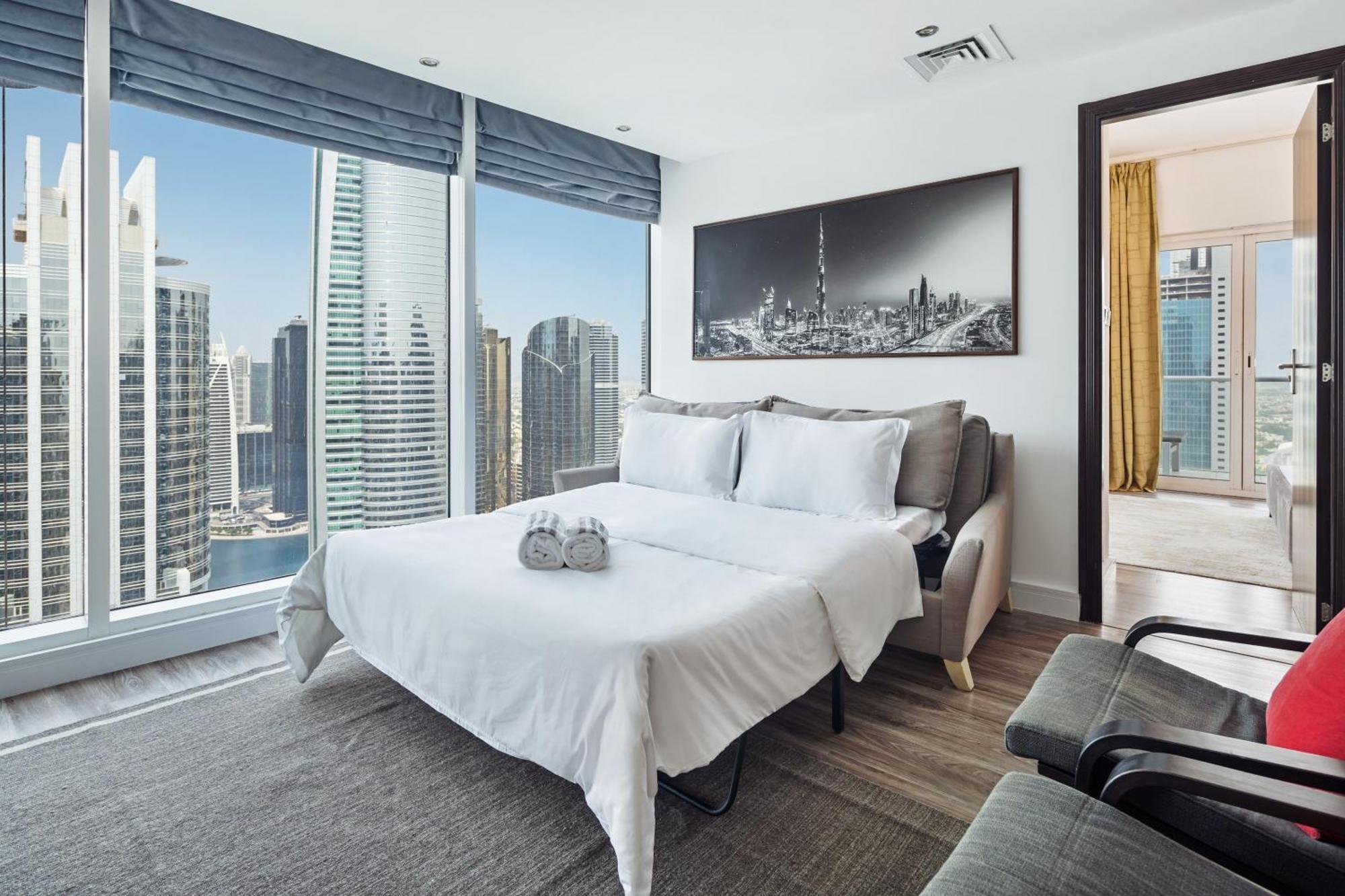 Modern & Spacious 2-Bed Condo With Panoramic Lake Views, Dual Balconies, Steps From Dubai Jlt Metro By "La Buena Vida Holiday Homes" Bagian luar foto