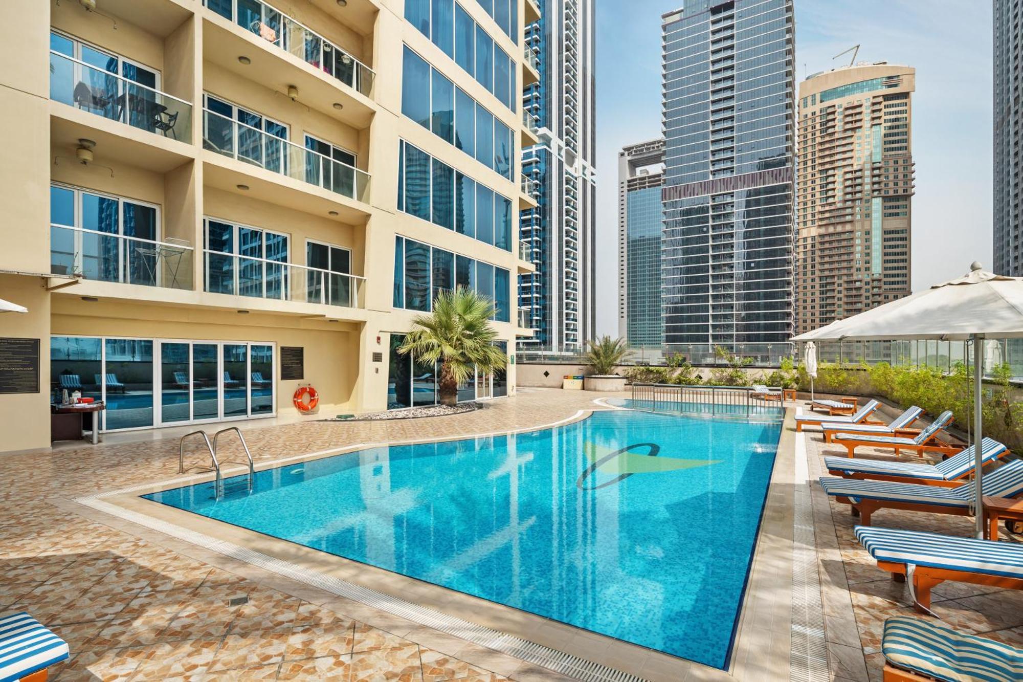 Modern & Spacious 2-Bed Condo With Panoramic Lake Views, Dual Balconies, Steps From Dubai Jlt Metro By "La Buena Vida Holiday Homes" Bagian luar foto