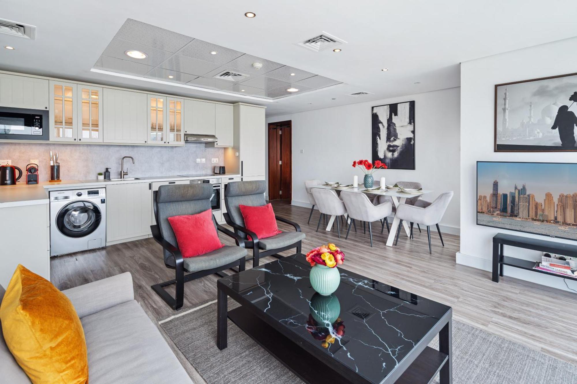 Modern & Spacious 2-Bed Condo With Panoramic Lake Views, Dual Balconies, Steps From Dubai Jlt Metro By "La Buena Vida Holiday Homes" Bagian luar foto