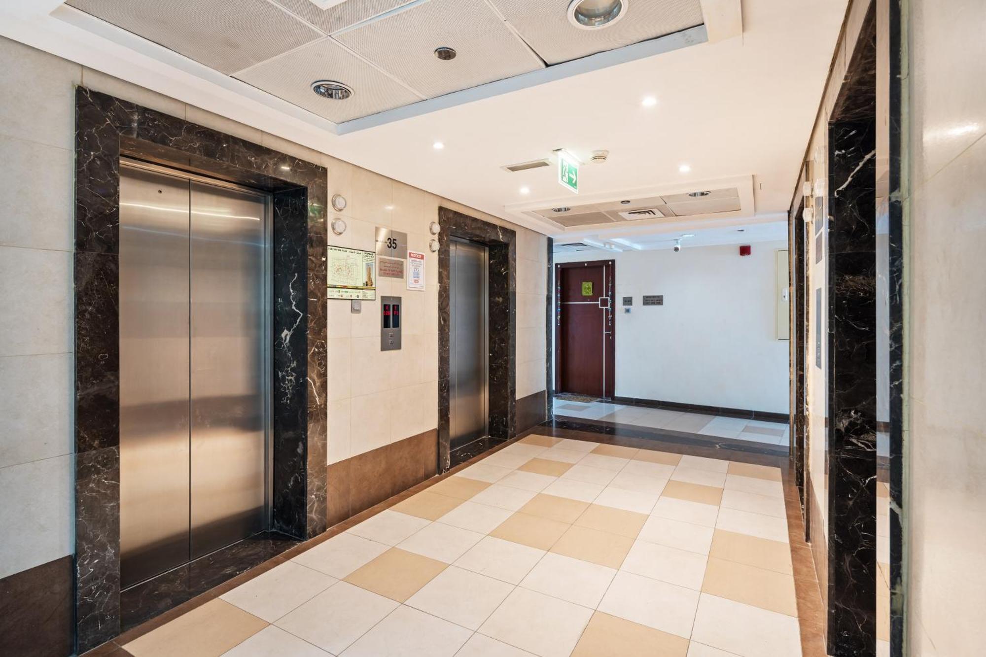 Modern & Spacious 2-Bed Condo With Panoramic Lake Views, Dual Balconies, Steps From Dubai Jlt Metro By "La Buena Vida Holiday Homes" Bagian luar foto