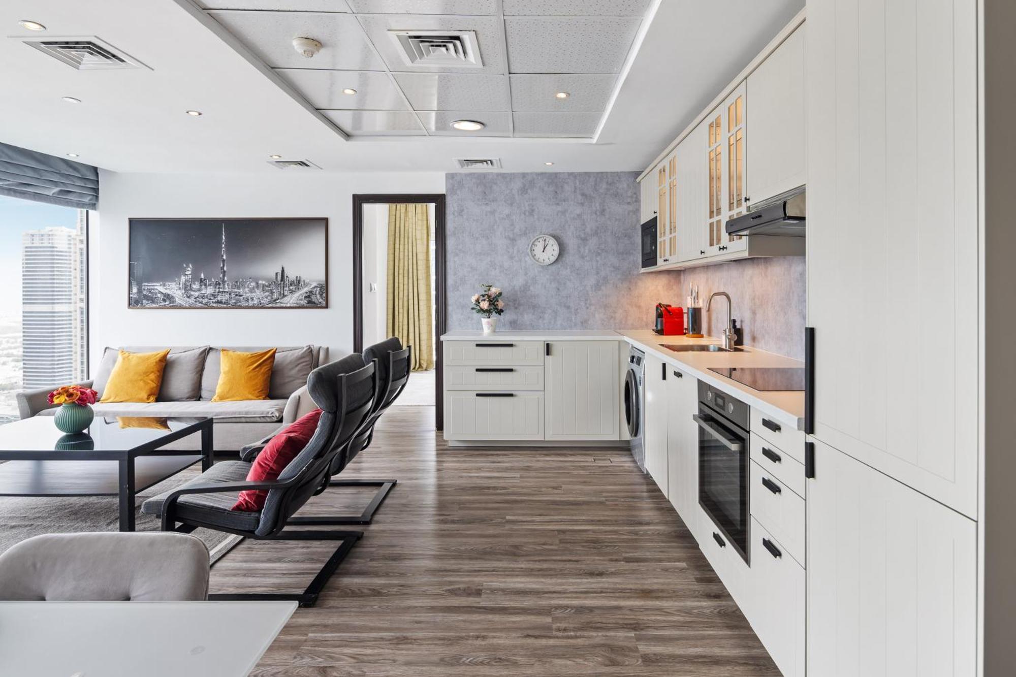 Modern & Spacious 2-Bed Condo With Panoramic Lake Views, Dual Balconies, Steps From Dubai Jlt Metro By "La Buena Vida Holiday Homes" Bagian luar foto