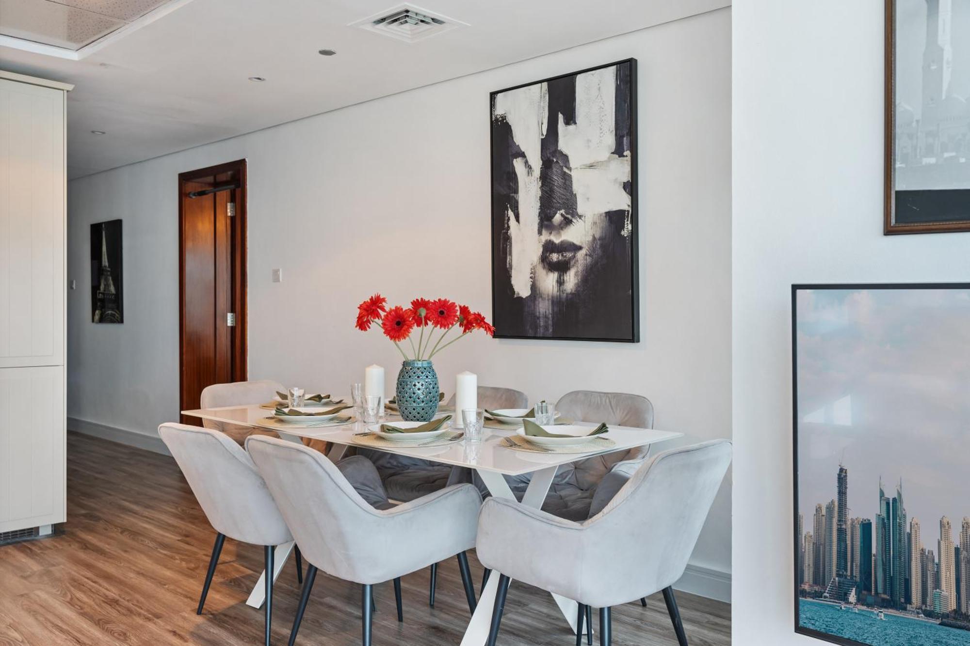 Modern & Spacious 2-Bed Condo With Panoramic Lake Views, Dual Balconies, Steps From Dubai Jlt Metro By "La Buena Vida Holiday Homes" Bagian luar foto