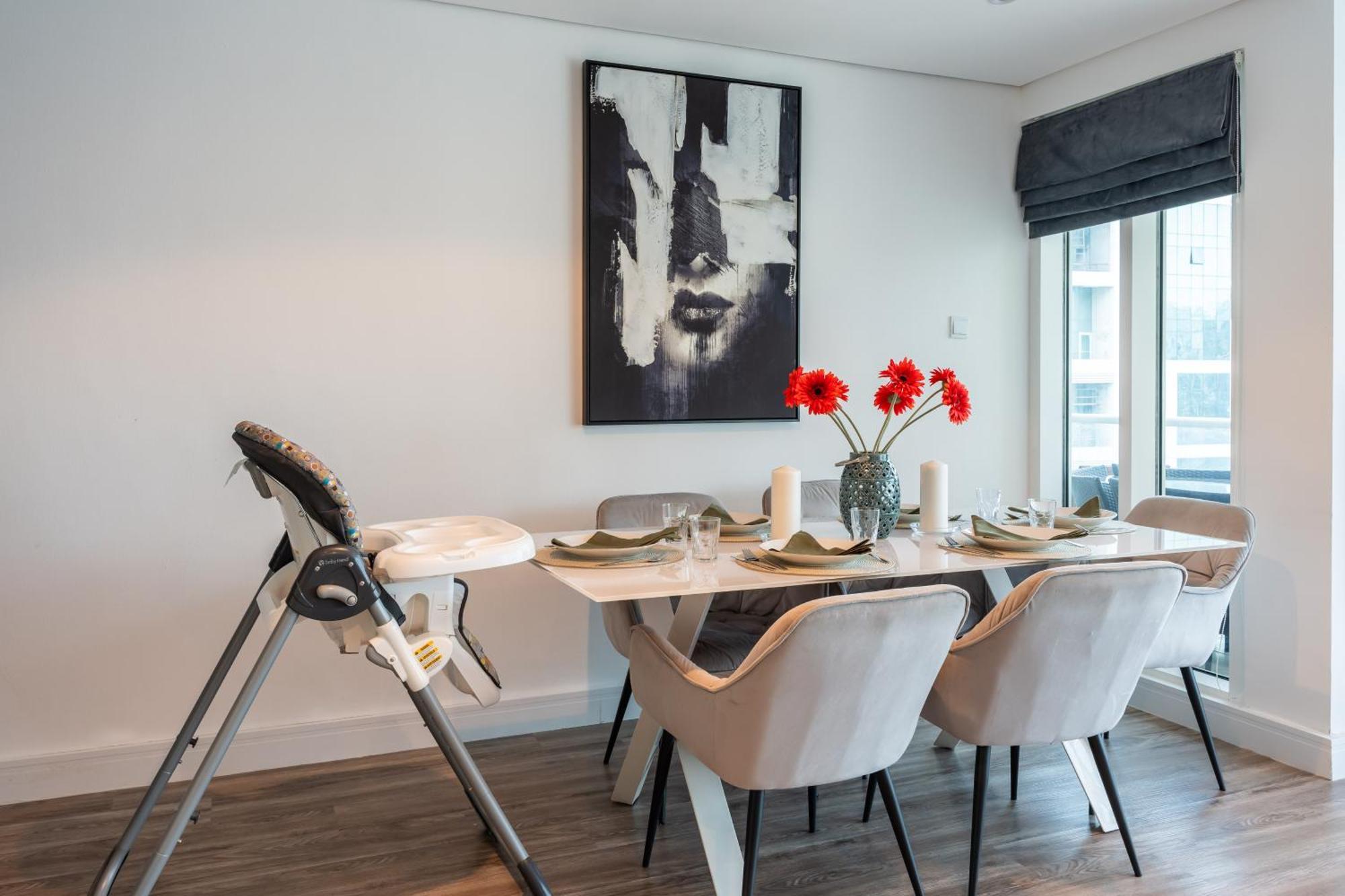 Modern & Spacious 2-Bed Condo With Panoramic Lake Views, Dual Balconies, Steps From Dubai Jlt Metro By "La Buena Vida Holiday Homes" Bagian luar foto