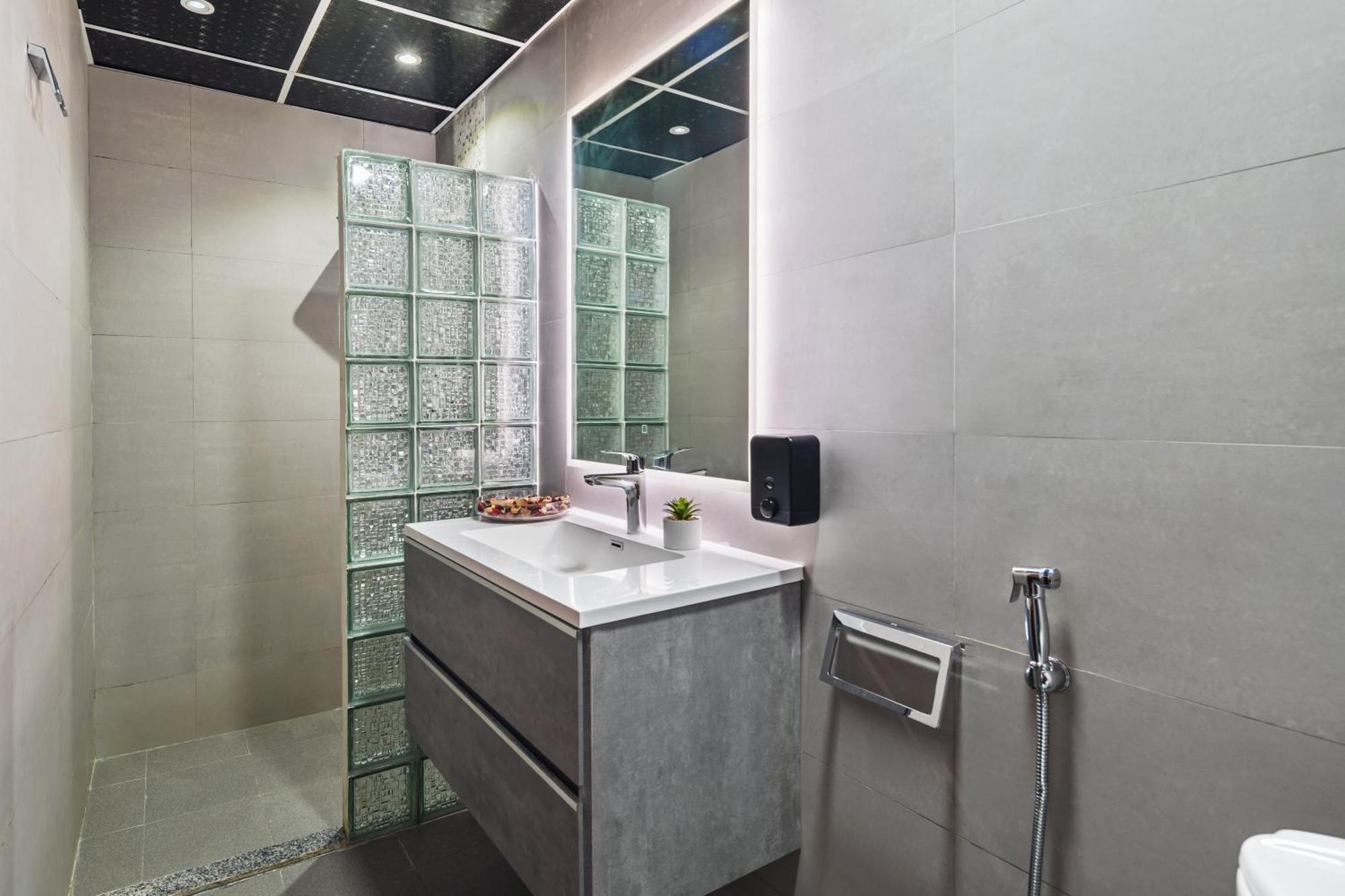Modern & Spacious 2-Bed Condo With Panoramic Lake Views, Dual Balconies, Steps From Dubai Jlt Metro By "La Buena Vida Holiday Homes" Bagian luar foto