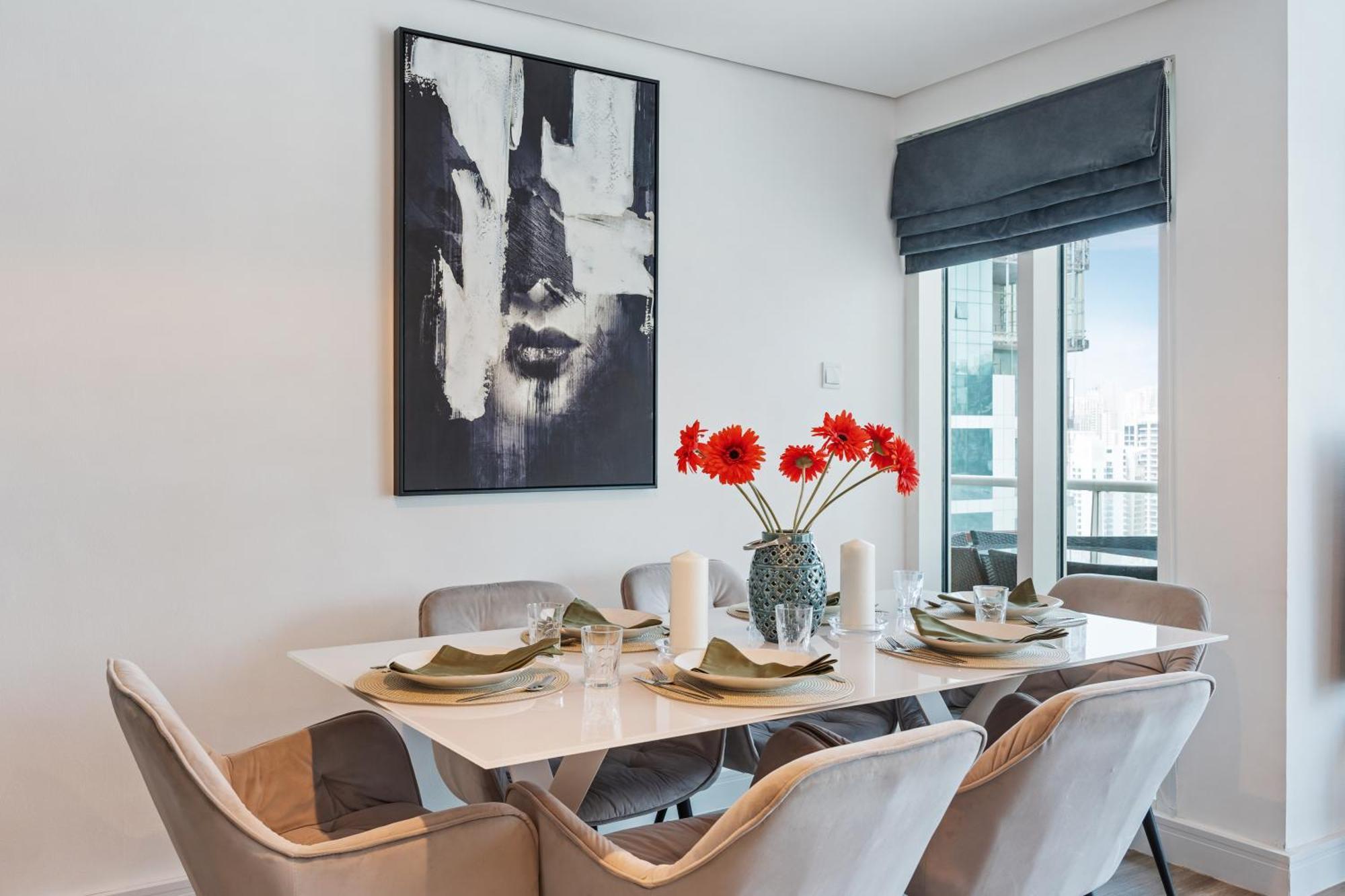 Modern & Spacious 2-Bed Condo With Panoramic Lake Views, Dual Balconies, Steps From Dubai Jlt Metro By "La Buena Vida Holiday Homes" Bagian luar foto