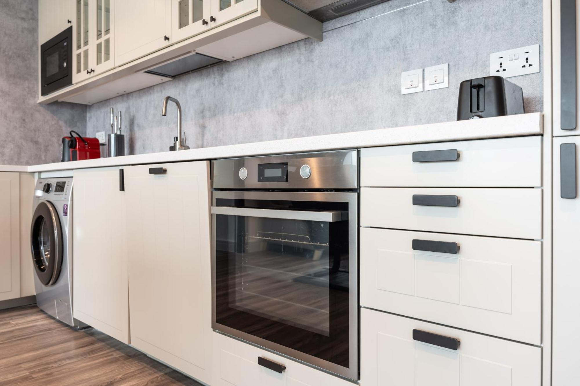 Modern & Spacious 2-Bed Condo With Panoramic Lake Views, Dual Balconies, Steps From Dubai Jlt Metro By "La Buena Vida Holiday Homes" Bagian luar foto
