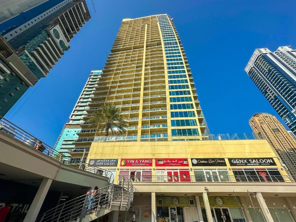 Modern & Spacious 2-Bed Condo With Panoramic Lake Views, Dual Balconies, Steps From Dubai Jlt Metro By "La Buena Vida Holiday Homes" Bagian luar foto