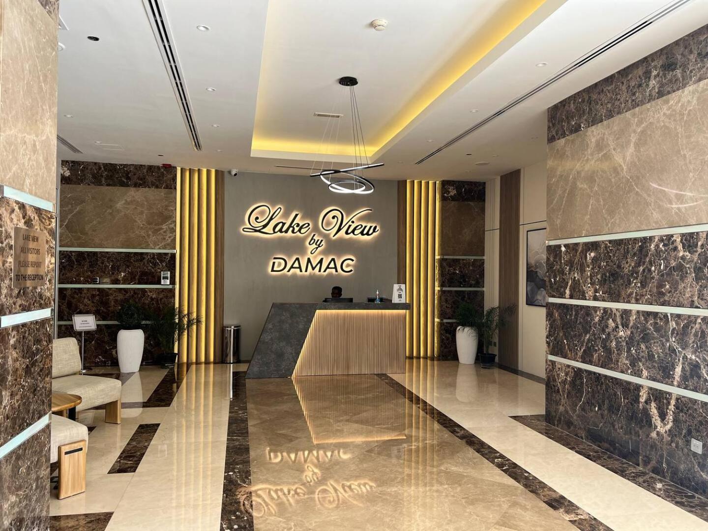 Modern & Spacious 2-Bed Condo With Panoramic Lake Views, Dual Balconies, Steps From Dubai Jlt Metro By "La Buena Vida Holiday Homes" Bagian luar foto
